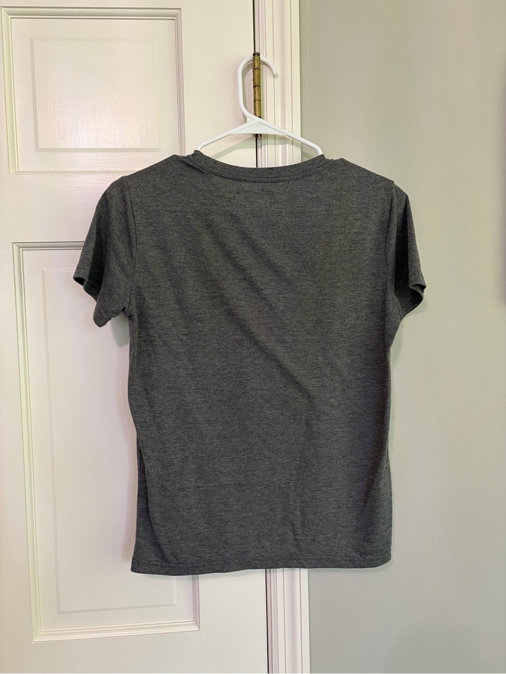 SHEIN Charcoal Graphic Tee with Pastel Beach Print - Picture 3 of 4